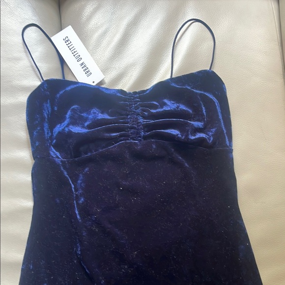 Elegant Velvet Blue Dress - Picture 2 of 3